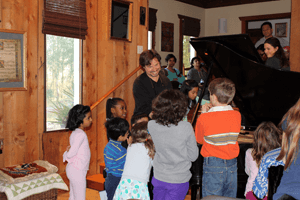 Dr. Silva conducting the piano tour for beginners.