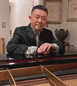 Leng Tshua photo at piano